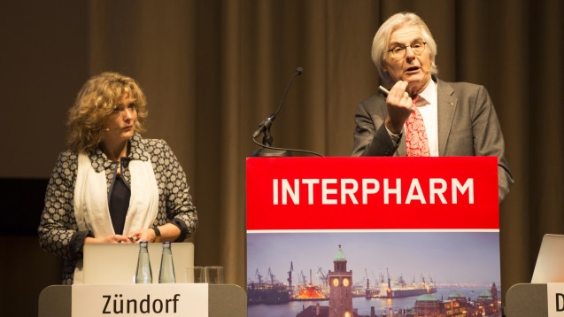 Dr. Ilse Zündorf und Prof. Dr. Theodor Dingermann: Eine Schutzimpfung ist nicht nur Privatangelegenheit (Foto: Schelbert/DAZ).