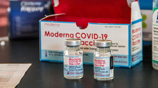 Wird wohl bald Dauergast in den Apotheken: der COVID-19-Impfstoff von Moderna. (Foto: IMAGO / ZUMA Wire)