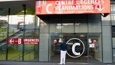Uniklinik Rennes: Der später verstorbene Proband wurde „im
ernsten Zustand“ eingeliefert – vier weitere leiden ein Jahr später noch an neurologischen Nebenwirkungen. (Foto: dpa)