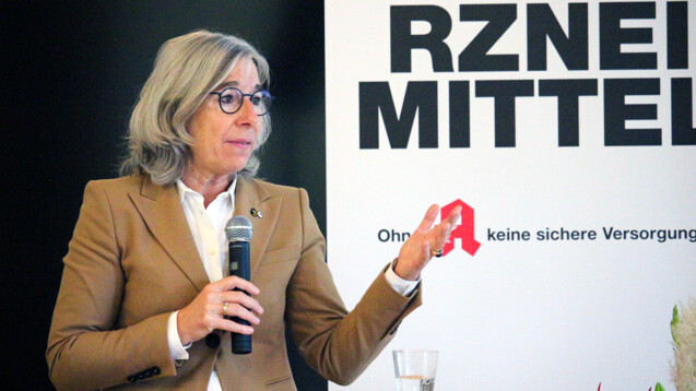 Politik aus dem Tritt gebracht: ABDA-Präsidentin Gabriele Regina Overwiening in Bad Belzig. (Foto: AVB)