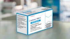 Marktchancen in Deutschland sind fraglich: der an die Omikron-Variante XBB.1.5 angepasste COVID-19-Impfstoff des US-Unternehmens Moderna. (Abbildung: Moderna, Inc. | Voy_ager / AdobeStock | DAZ)