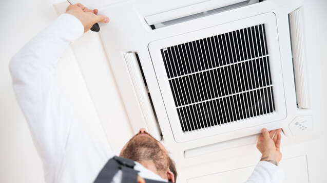 Ist Ihre Klimaanlage an eine Frischluftzufuhr angeschlossen? Und wann wurde sie zuletzt gewartet? (x / Foto: Wellnhofer Designs / stock.adobe.com)