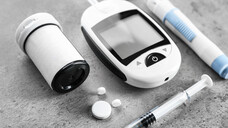 Tablette zusätzlich zum Insulin: Bald könnte für bestimmte Typ-1-Diabetiker eine orale Zusatztherapie zur Verfügung stehen. (m / Foto: Africa studie / stock.adobe.com)