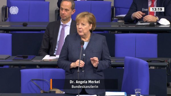Merkel lobt Apotheken und kündigt Versand von Coupons an