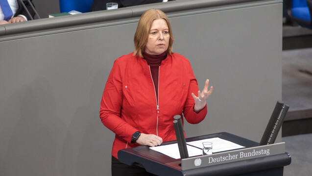 Die SPD-Bundestagsabgeordnete Bärbel Bas und ihr Fraktionskollege Karl Lauterbach beschweren sich über das Vorgehen von Jens Spahn bei der Bestellung des neuen Gematik-Chefs. (c / Foto: imago images / Christian Thiel)