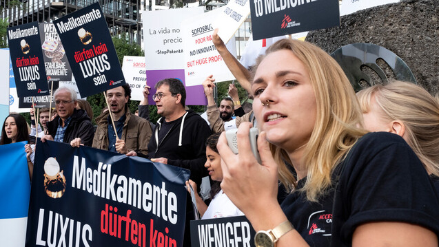 Protest gegen Gileads-Hochpreispolitik vor dem Europäischen Patentamt in München. (Foto: Ärzte ohne Grenzen / Peter Bauza)