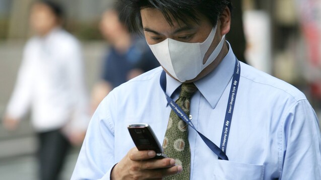 In Südkorea (hier ein Symbolbild) hilft eine Handy-App dabei, Infektionsketten des Coronavirus zu unterbrechen. Eine ähnliche App soll nun auch hierzulande auf den Markt kommen. (Foto: imago images / Tack)