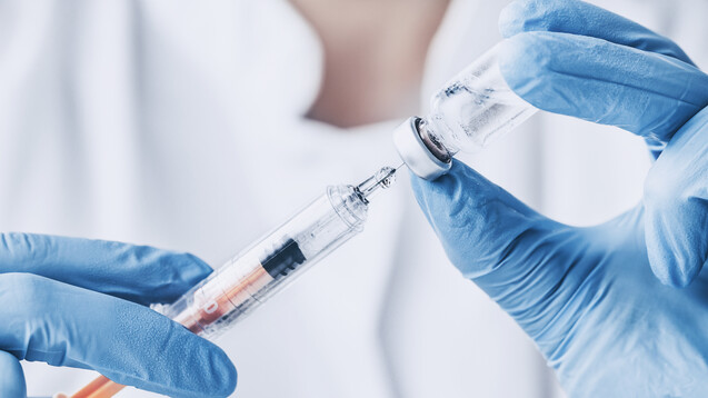 Über das Thema Impfen wird derzeit viel diskutiert. Aber welche Behauptungen stimmen und welche sind reine Mythen? (Foto: Redpixel/adobe.stock.com)