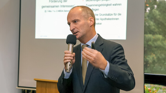 ABDA-Präsident Friedemann Schmidt (hier beim DAT in München) stellte sich bei der
Mitgliederversammlung der Apothekerkammer Westfalen-Lippe (AKWL) den  Fragen der Delegierten. (c / Foto: AKWL)