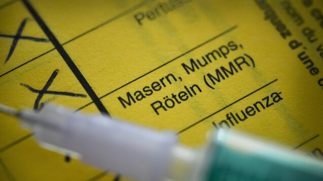 Auch wenn es nur Kombi-Impfstoffe gibt: Die Regelungen zum Masernschutz für Kita-Kinder sind rechtens. (Foto: IMAGO / Schöning)