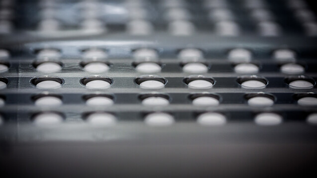 Der pharmazeutische Unternehmer steht auf jeder Arzneimittelpackung. Doch woher stammt der in Tabletten, Kapseln &amp; Co. verwendete Wirkstoff? Noch gibt darüber keine öffentlich zugängliche Datenbank Auskunft. Doch das soll sich ändern. (c / Foto: dpa)