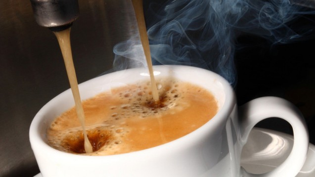 2014 konsumierte ein Bundesbürger  durchschnittlich 162 Liter Kaffee  – zum Vergleich: Bei Mineralwasser lag der Verbrauch bei 143,5 Litern, bei Bier bei 107 Liter. (Foto: Sabine Hürdler / Fotolia)