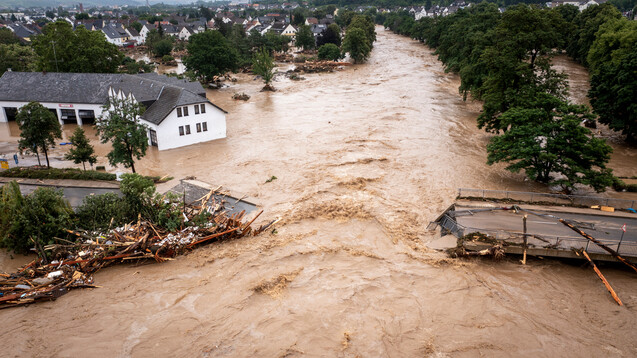 Die Flutkatastrophe im Ahrtal hat den Menschen in Deutschland zuletzt die Auswirkungen von Extremwetter-Ereignissen sehr bewusst gemacht. (x / Foto: Christian / AdobeStock)