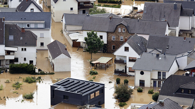 Im Ahrtal trat der Fluss über die Ufer und überschwemmte ganze Ortschaften. Im Bild der Ort Dernau, Landkreis Ahrweiler. (x / Foto: IMAGO / Future Image)