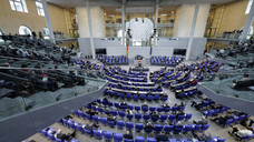 Der Deutsche Bundestag kam gestern trotz Sommerpause zu einer Sitzung zusammen. Neben Afghanistan und der Aufbauhilfe nach der Flutkatastrophe stand die epidemische Lage auf der Tagesordnung. (Foto: IMAGO / Political-Moments)