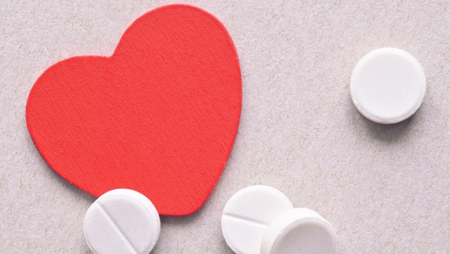 Unterschiedliche Wirkung bei Frauen und Männern? Die Europäische Gesellschaft für Kardiologie fordert Dosisanpassungen für Frauen bei Herz-Kreislauf-Medikamenten. (Foto: nikavera / fotolia)