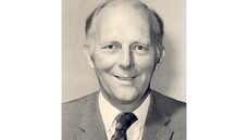Im Alter von 95 Jahren ist der britische Pharmakologe Stewart Adams Ende Januar verstorben. Adams war an der Entwicklung von Ibuprofen entscheidend beteiligt. (Foto: Boots)
