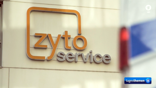 Die Hamburger Staatsanwaltschaft untersucht derzeit das Geschäftsmodell des Zyto-Herstellbetriebes ZytoService. Was ist bis jetzt bekannt? Worum drehen sich die Vorwürfe? (s / Foto/Screenshot: ARD/Tagesschau)