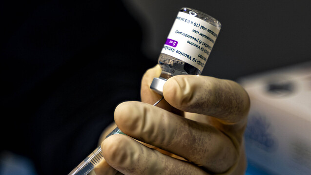 Der COVID-19-Impfstoff von AstraZeneca hat einen schweren Stand. (Foto: IMAGO / Pacific Press Agency)&nbsp;