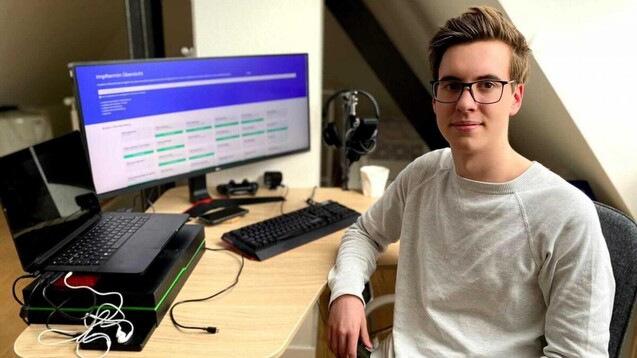 Der 17-jährige Julian Ambrozy wollte seinem Opa helfen, einen Impftermin zu finden, und programmierte zu diesem Zweck &nbsp;kurzerhand eine eigene Suchmaschine. (Foto: privat)