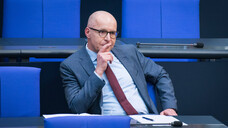 Jörg Schneider von der AfD wird auch weiterhin nicht den Vorsitz im Bundestags-Gesundheitsausschuss bekleiden. (c / Foto: IMAGO / Christian Spicker)&nbsp;