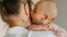 In England und Wales werden laut dem NICE jährlich etwa 1.249 Babys mit einer Mutation geboren, die bei Aminoglykosid-Therapie einen Hörschaden begünstigen kann. (Foto: Bostan Natalia / AdobeStock)