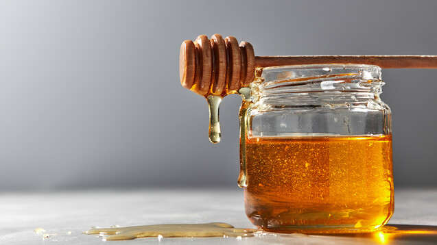 Ist Honig eine gesunde Alternative zu Zucker? (m / Foto: imago images / Shotshop)