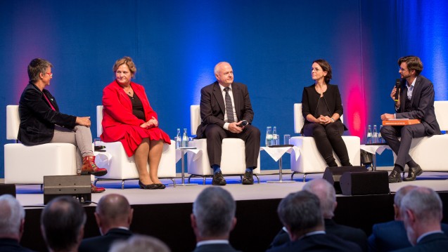 Kathrin Vogler (Linke), Maria Michalk (CDU), Andreas Kiefer und Cynthia Milz (v. l.) sind sich einig: Das Rx-Versandverbot muss kommen. (Foto: A. Schelbert) 