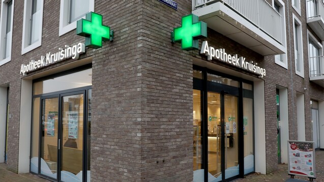In den Niederlanden können Apothekenleiter einen Antrag stellen, um für ihre Mitarbeiter einen einmaligen Versorgungs-Bonus zu erhalten. (Foto: imago images / Pro Shots)