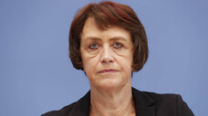 Doris Pfeiffer, Vorstandsvorsitzende des GKV-Spitzenverbands, wies erneut auf die angespannte Finanzlage der Kassen hin. (c / IMAGO / Jürgen Heinrich)