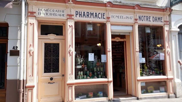In französischen Apotheken sollen Paracetamol &amp; Co. künftig hinterm HV-Tisch stehen. (Foto: DAZ.online)