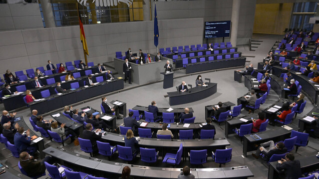 Wer künftig noch Kontakt mit Bundestagsabgeordneten aufnehmen möchte, um politische Prozesse zu beeinflussen, muss sich in das neue Lobbyregister eintragen. (b/Foto: IMAGO / Future Image)