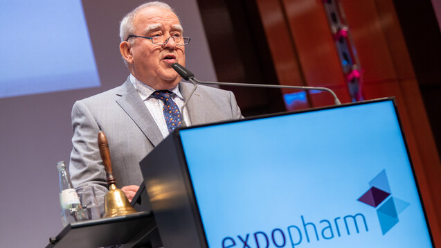 DAV-Chef Fritz Becker hat die Expopharm eröffnet. In seiner Rede forderte er mehrere Änderungen an der Apothekenreform. (m / Foto: Schelbert)