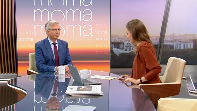Andrew Ullmann (FDP) zu Gast im Moma. (Screenshot: ZDF.de)