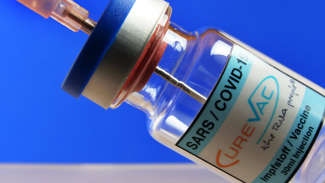 Mit CVnCoV von Curevac startet die EMA das nun schon sechste Rolling-Review-Verfahren für einen COVID-19-Impfstoff. Ein Vorteil der Curevac-Vakzine könnte die Kühlschranklagerung sein. (Foto: IMAGO / Martin Wagner)