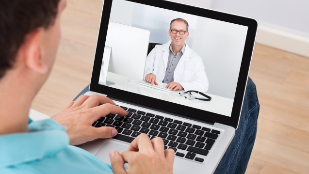 Chat mit dem Arzt: GKV-Versicherte in zwei Modellregionen können sich ab kommenden Montag online ärztlichen Rat holen.(Foto: Andrey Popov / stock.adobe.com)                                      