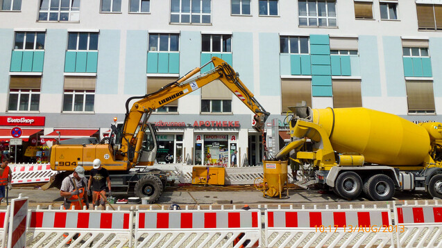 Eine mehrjährige Baustelle vor einer Apotheke in München Pasing hat einen Apotheker mehrere zehntausend Euro gekostet. Nun klagt er auf Entschädigung. (b/Foto: Scheerer, privat)