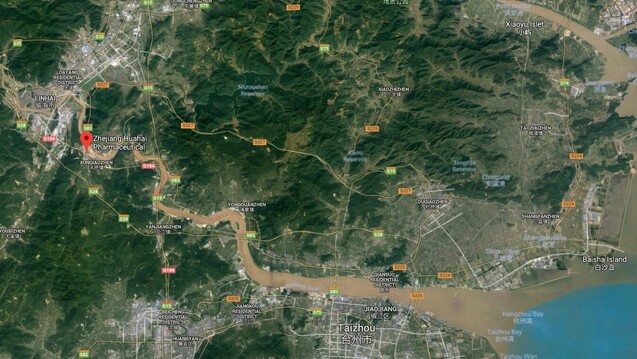 Laut Google Maps ist der chinesische Wirkstoffhersteller Zhejiang Huahai Pharmaceutical direkt am Fluss Ling Jiang im Osten von China angesiedelt. (Foto: Screenshot / Google Maps)