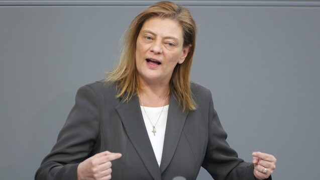 Die BMG-Staatssekretärin Sabine Weiss erklärte im Bundestag, dass die EU-Versender von den niederländischen Behörden überwacht würden. (c / Foto: imago images / photothek)