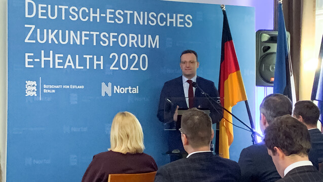 Jens Spahn in der estnischen Botschaft: „Estland beeindruckt bei der Digitalisierung wie wenige andere Länder in Europa und auf der Welt“. (m / Foto: DAZ.online)