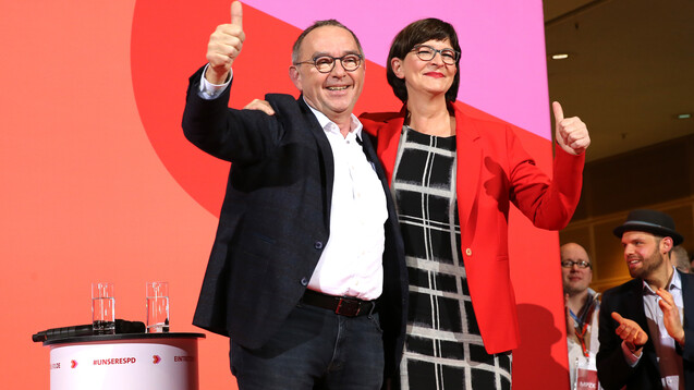 Die Mitglieder der SPD haben sich mehrheitlich für Norbert Walter-Borjans und Saskia Esken als neue Parteivorsitzende ausgesprochen. (c / Foto: imago images / auslöser photografie)
