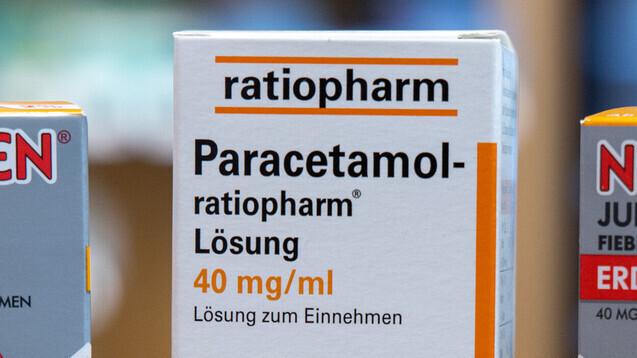 Wenn Kolleg:innen derzeit überhaupt Paracetamol-Saft ergattern können, sind das meist ein paar Flaschen Ben-u-ron. (Foto: Schelbert)&nbsp;