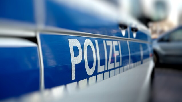 Die Polizei stand bereit, als eine PTA mit gestohlenem Testosteron die Apotheke verlassen wollte. ( r / Foto: Heiko Küverling / stock.adobe.com)