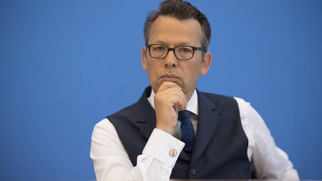 FDP-Haushaltspolitiker Otto Fricke und zwei weitere FDP-Abgeordnete haben sich bei der Bundesregierung nach den deutsch-niederländischen Beziehungen und zum Rx-Versandverbot erkundigt. (m / Foto: Imago)