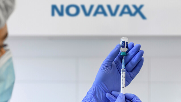 Wie die STIKO erklärt, zeigte Nuvaxovid in den Zulassungsstudien eine mit den mRNA-Impfstoffen vergleichbare Wirksamkeit. (Foto: Wirestock / AdobeStock)