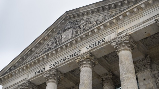 Diese Woche wird das AMVSG abschließend im Bundestag beraten. Für die Apotheker bringt es mehr Geld. (Foto: Külker)