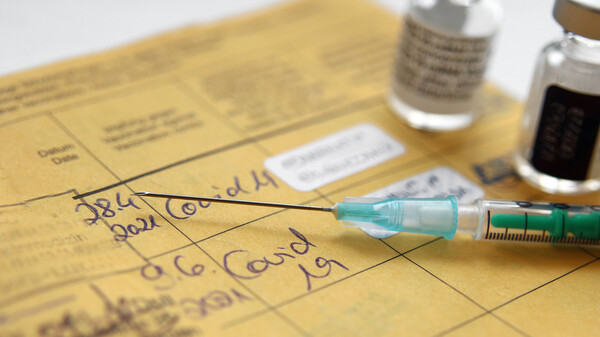 Vorlage eines gefälschten Impfpasses in der Apotheke ist keine Straftat