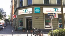 Die Kiez-Apotheke in St. Pauli brennt für den hießigen Fußballverein und ist aus dem Stadtviertel nicht wegzudenken. (Foto: Apotheke am Paulinenplatz)
