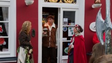 Im ostfriesischen Aurich veranstaltet eine Apotheke einmal im Jahr eine Reise in die Vergangenheit. (Foto: Privat)