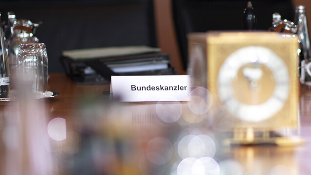 Der Bundeskanzler und sein Kabinett kommen am 27. Juli wieder zusammen. Bekommt dann Lauterbachs GKV-Finanzstabilisierungsgesetz den Segen der Regierung? (x / Foto: IMAGO / IPON)